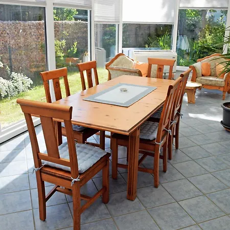 Gaestehaus Kapitaen Winston Lauterbach (Rugen)